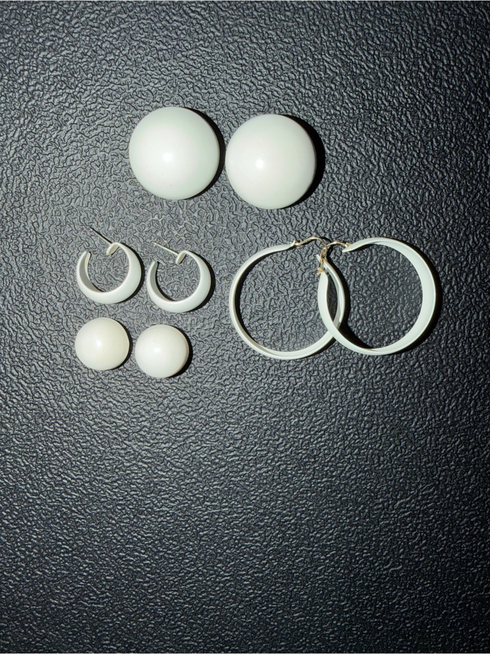 🤍4 SETS OF VINTAGE 80’S HOOPS AND STUD EARRINGS🤍
